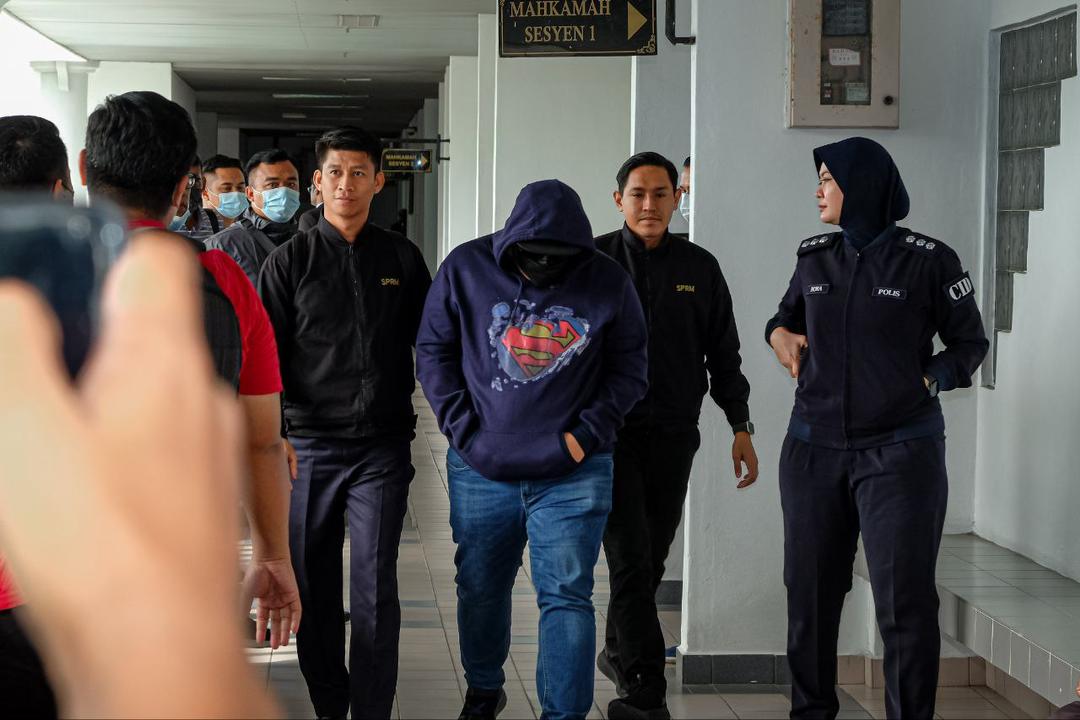 Sarjan didakwa terima suapan RM2,000 ‘kautim’ kes dadah