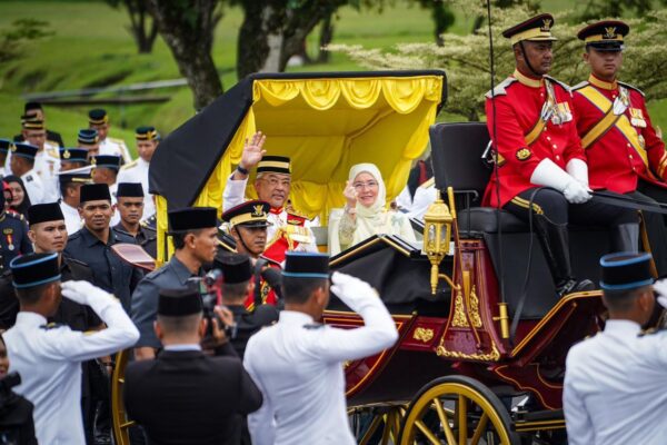 Orang Ramai Berpeluang Sertai Lambaian Kasih Agong, Raja Permaisuri ...