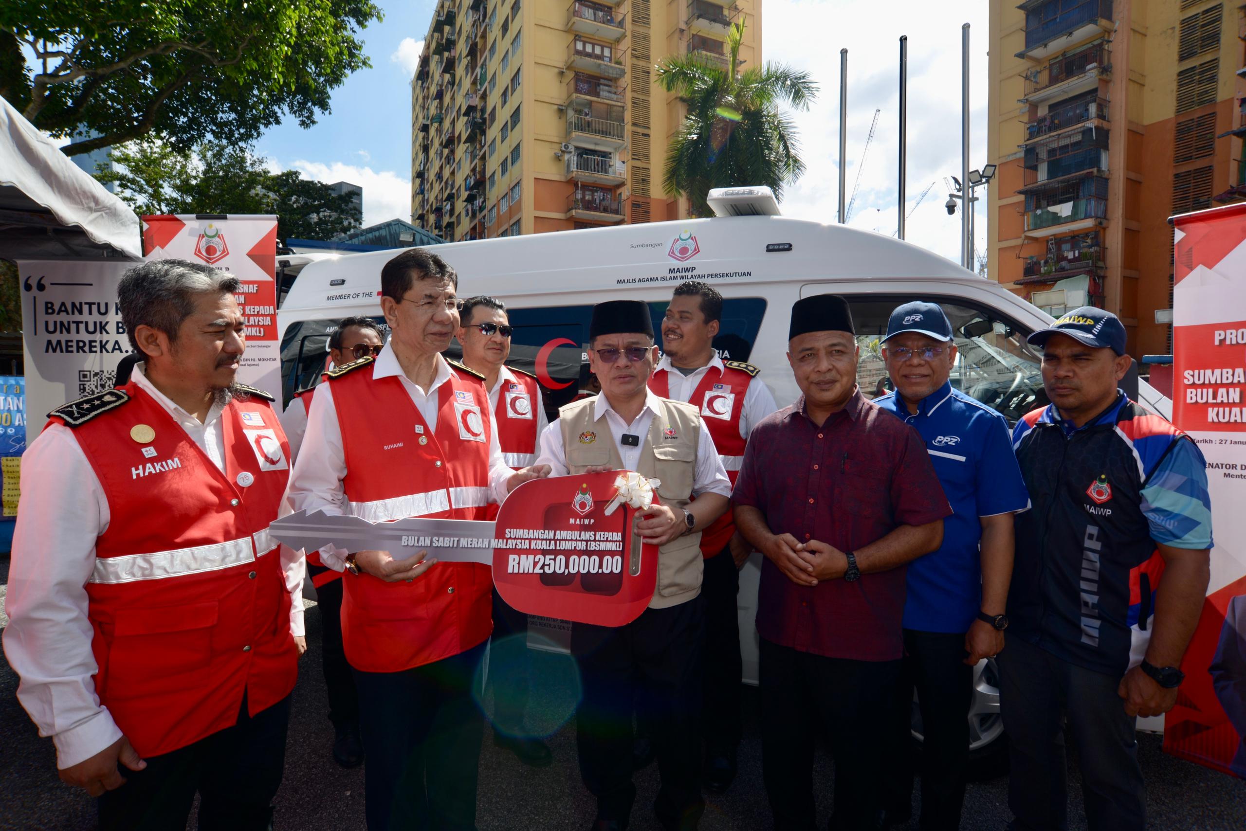 Bulan Sabit Merah KL terima sumbangan ambulans dari MAIWP