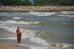 Dua pemuda hilang di laut masih belum ditemui