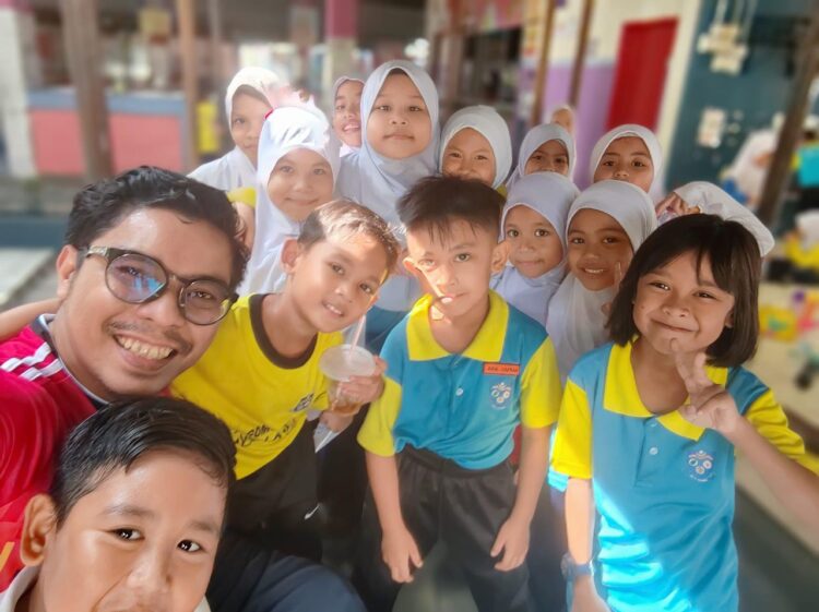 ‘Saya Bersara Bukan Kecewa Dengan KPM’ - Cikgu Fadli - Kosmo Digital