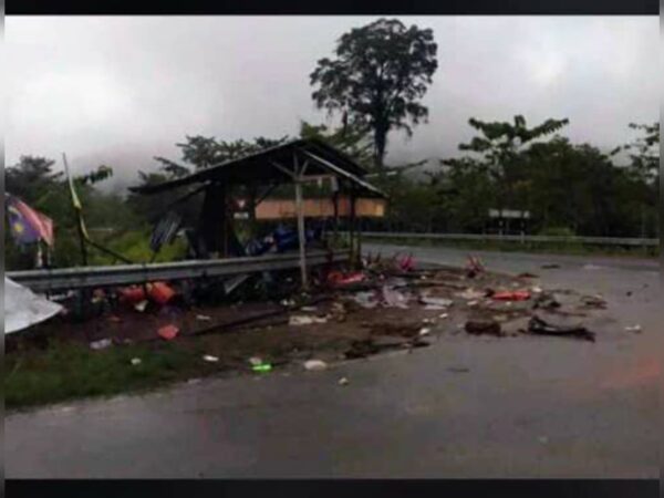 Gajah liar musnahkan gerai kuih tepi jalan - Kosmo Digital