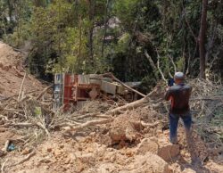 Lelaki nyaris maut, lori dipandu jatuh gaung