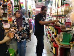 Awah kuzi, gulai ayam laku keras di Pasar Siti Khatijah