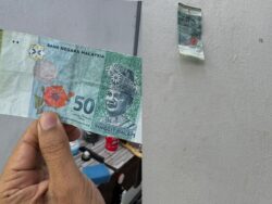 Potong rambut raya bayar guna duit palsu RM50?