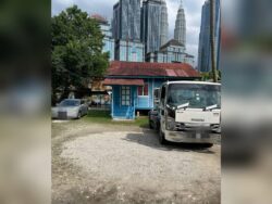 Rumah Biru di Kampung Baru tidak dirobohkan