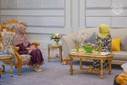 Raja Permaisuri Agong terima menghadap Fadhlina