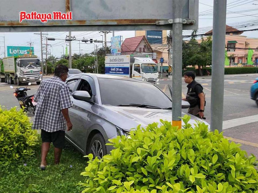 Terkejut punya pasal, pemandu tekan minyak rempuh tiang