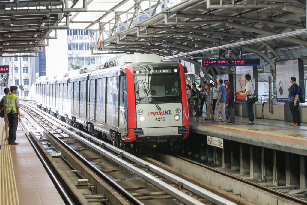 Air bertakung di landasan stesen LRT Sri Rampai ke Wangsa Maju - Kosmo ...