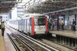 Siapa yang dipertanggungjawabkan bantu, pantau pengguna OKU naik LRT?