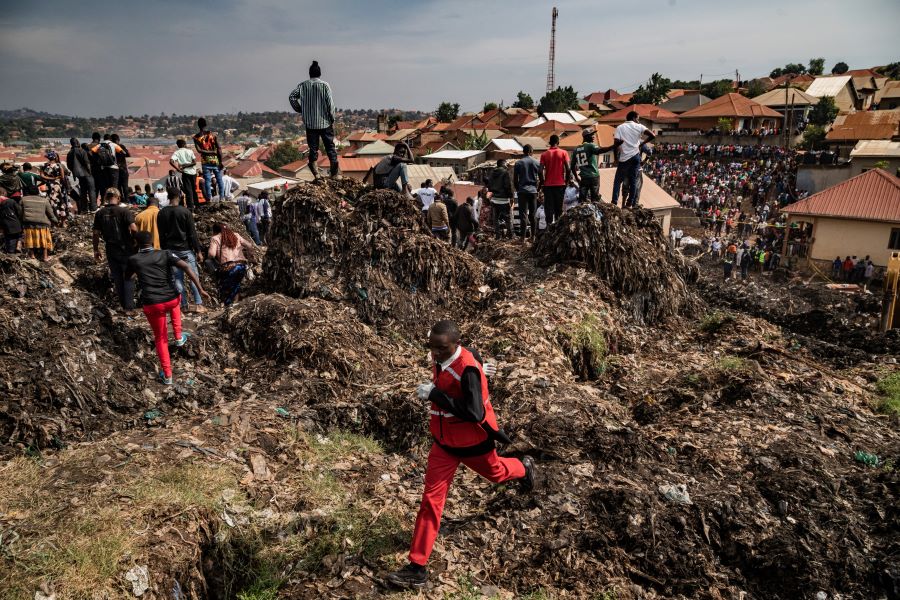 19 mati tertimbus sampah