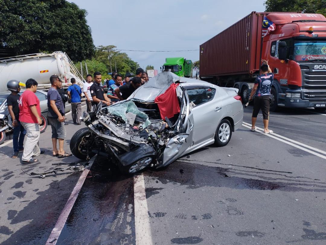 Abang maut, kereta dipandu adik rempuh treler