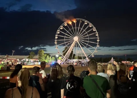 30 cedera roda Ferris terbakar semasa festival muzik