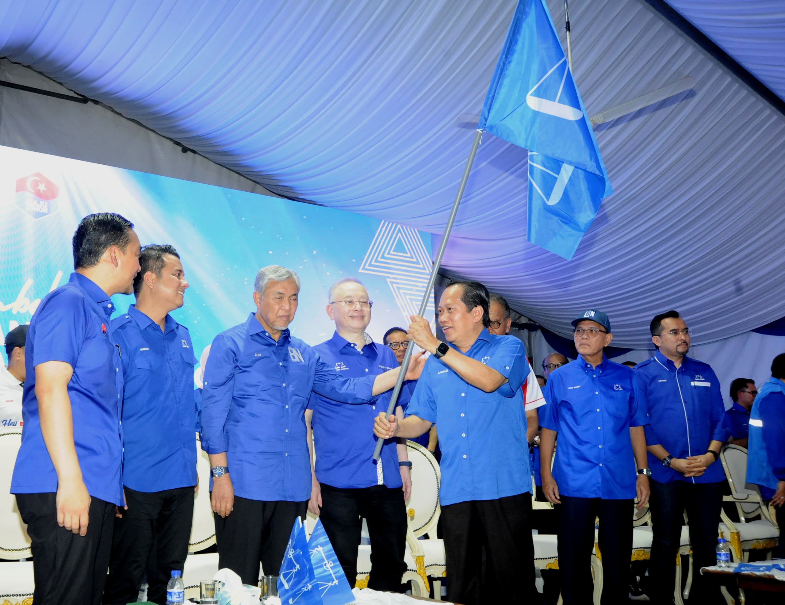 AHMAD ZAHID CALON PRK DUN MAHKOTA