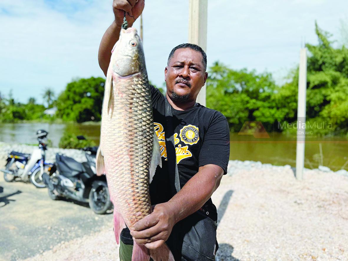 PIX 1 tangkap ikan