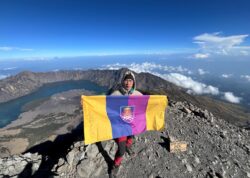 Pendaki solo remaja dari UiTM berjaya tawan Gunung Rinjani