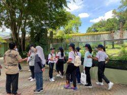 Hari Jumaat pun orang serbu Zoo Negara