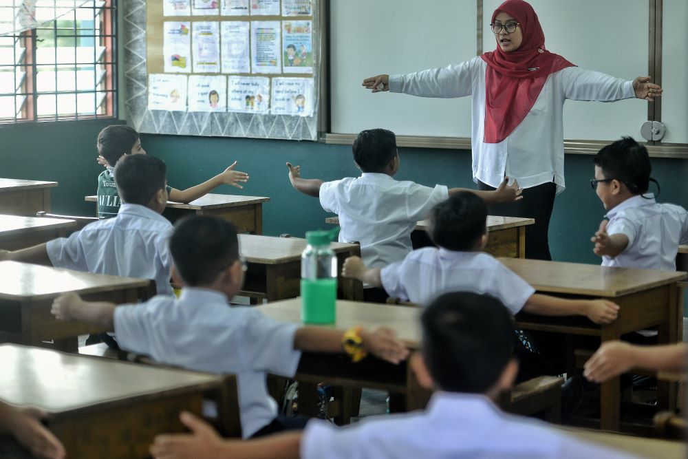 sekolah murid pelajar gambar hiasan