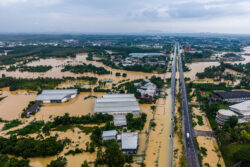 Semua tempahan ke Thailand batal sebab banjir