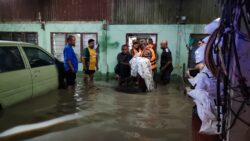 Pilu lihat jenazah warga emas atas katil dalam banjir