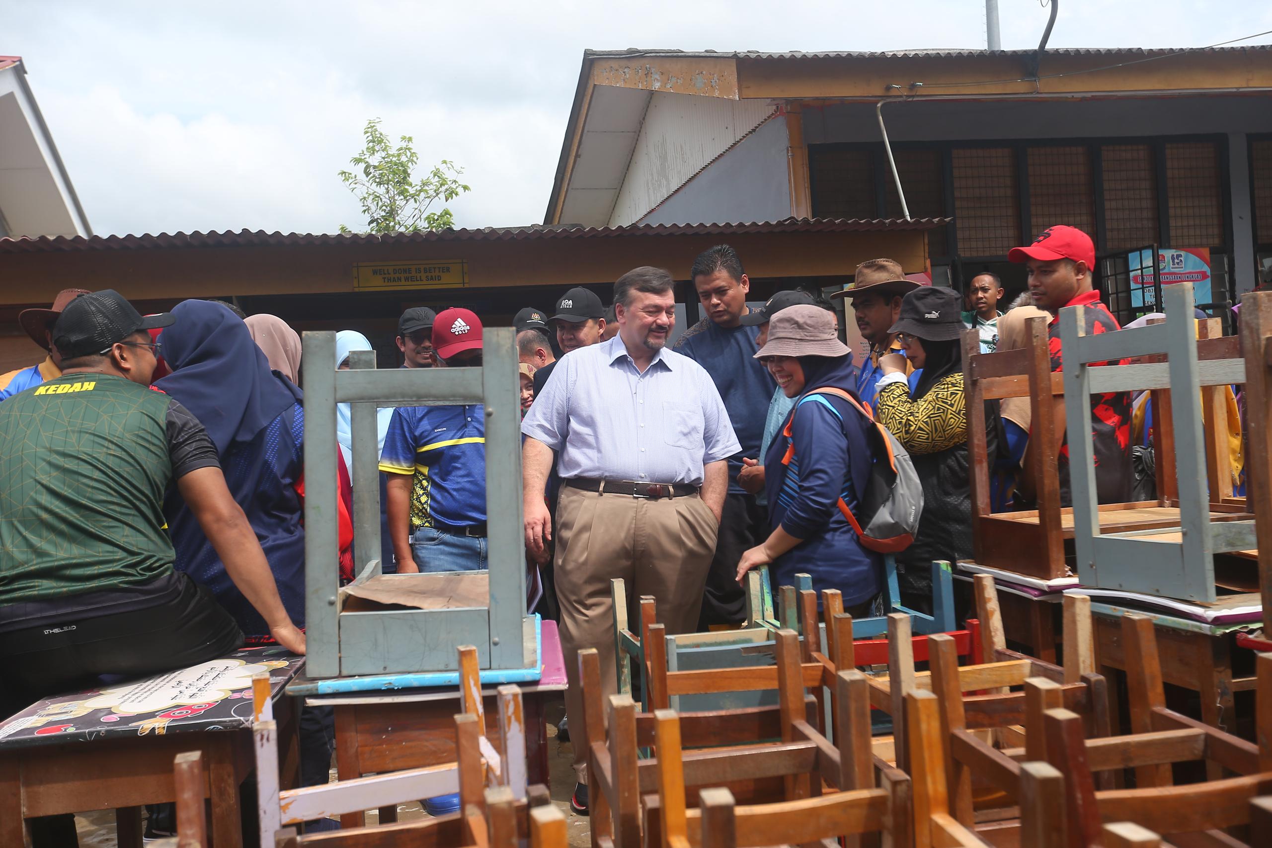 SEKOLAH BANJIR TERJEJAS BANJIR