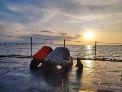 [VIDEO] Ikan hidup, air laut lapik perut hanyut 6 hari