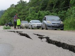 Penduduk takut tertimbus jalan runtuh