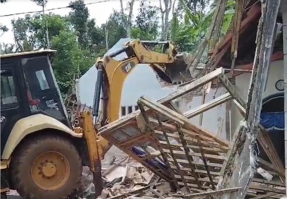 roboh rumah isteri