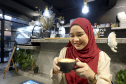 Lepak kafe hirup kopi gaya hidup masa kini