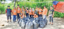 Warga UTeM bersihkan pantai Jasin