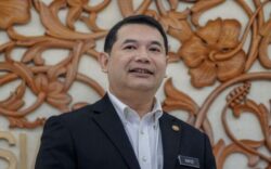 Berhenti lihat Singapura sebagai pesaing – Rafizi