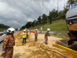 Limpahan minyak sawit di lebuh raya