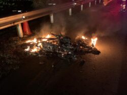 Penunggang maut, motosikal terbakar bertembung Toyota Alphard