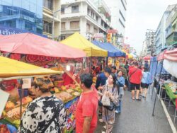 400,000 rakyat Malaysia ‘serbu’ Siam