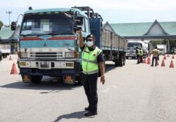 Kenderaan berat dilarang masuk lebuh raya waktu puncak mulai 19 Februari