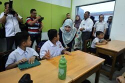 Kelas kabin, sekolah dua sesi tangani isu sekolah padat