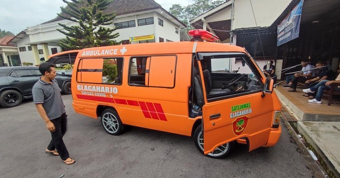 Ambulans tanpa pemandu berbunyi tengah malam