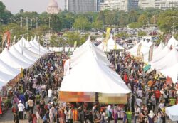 Harga naik, bazar Ramadan tetap ramai