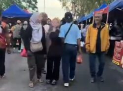 [VIDEO]Lelaki baju biru ‘langgar wanita’ ditahan, dakwa diri gersang