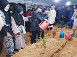 Muka Alang tenang, bersih walau ada calar